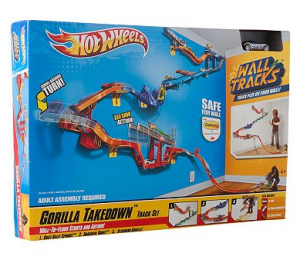 Hot Wheels Wall Tracks Gorilla Takedown Track Set by Mattel