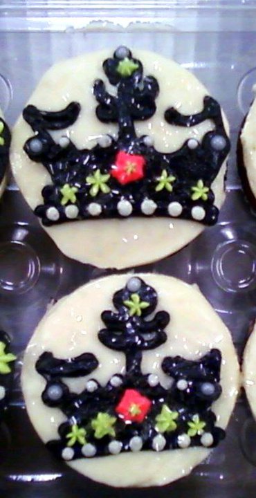 crown cupcakes