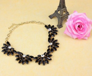 blackflowernecklace