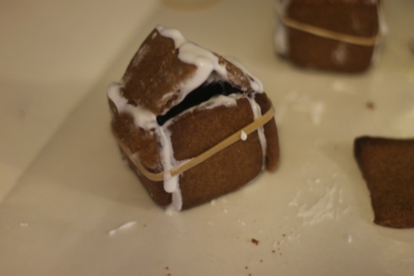 Kid Friendly Mini Gingerbread Houses