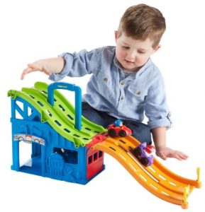 fisher-price-little-people-wheelies-race-and-chase-carrier